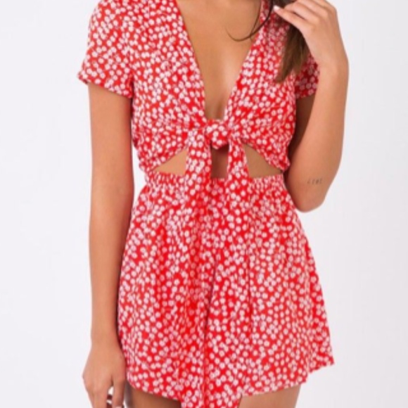 Princess Polly Dresses & Skirts - Princess Polly floral romper